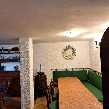 Sea-view Retreat - Pool, Tavern, Fireplace Ferienhaus