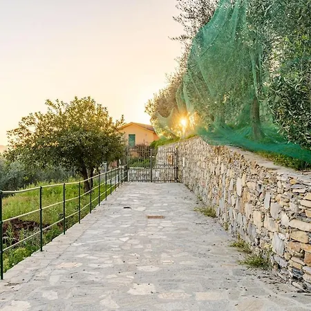 Sea-view Retreat - Pool, Tavern, Fireplace