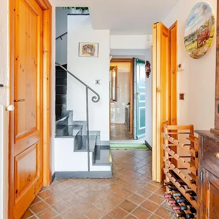 Sea-view Retreat - Pool, Tavern, Fireplace Feriehus