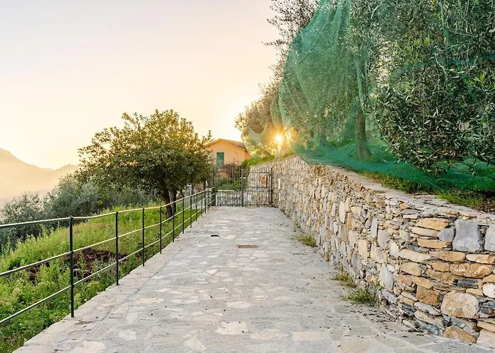 Sea-view Retreat - Pool, Tavern, Fireplace