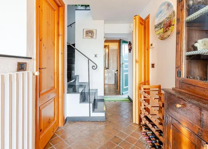 Sea-view Retreat - Pool, Tavern, Fireplace Feriehus