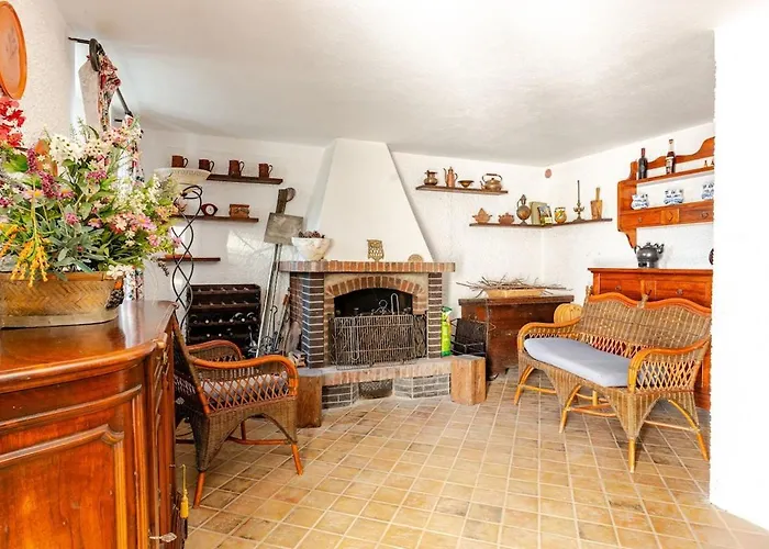 Feriehus Sea-view Retreat - Pool, Tavern, Fireplace