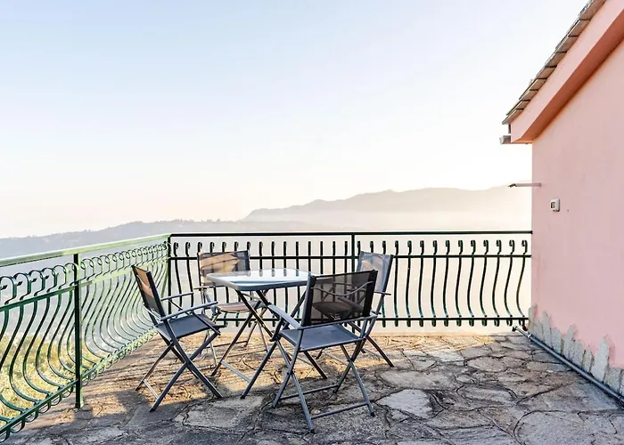 Sea-view Retreat - Pool, Tavern, Fireplace Feriehus *